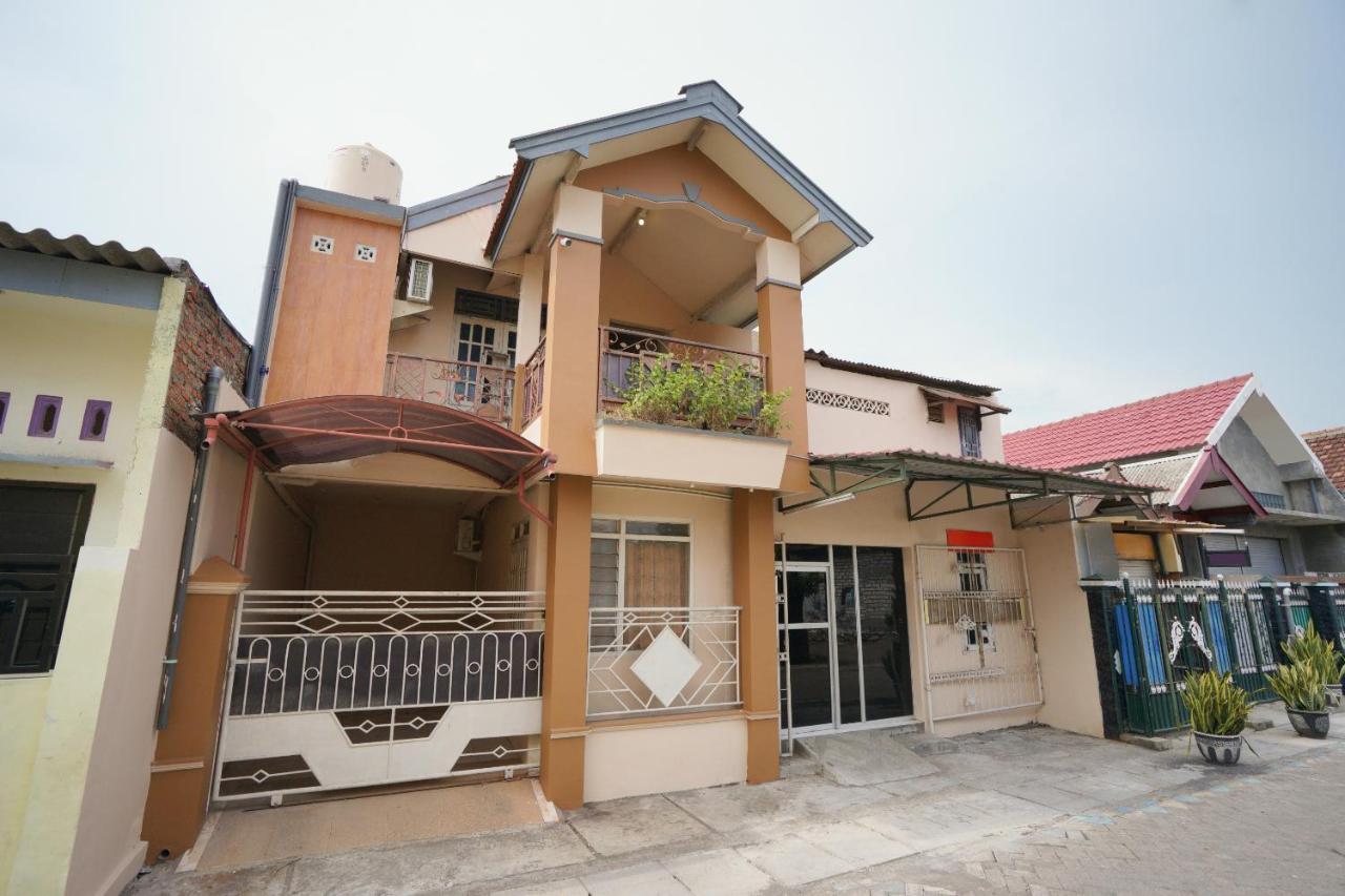Oyo 2656 Az Zahra Residence Syariah Surabaya Exterior photo